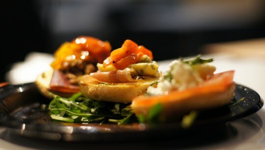 Round-the-Way-Bagel-Burgers-Food-Truck-Mr-Wows-Emporium-97B-Smith-St-Fitzroy