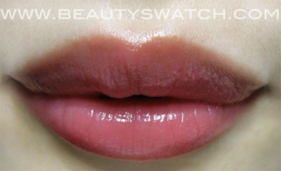 lips lips HOT Chat: Akisa from BeautySwatch